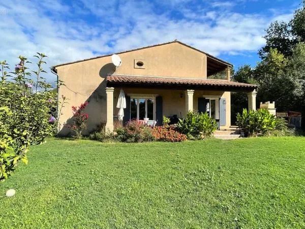 À 10 minutes d'Uzès, spacieuse villa avec garage et jardin