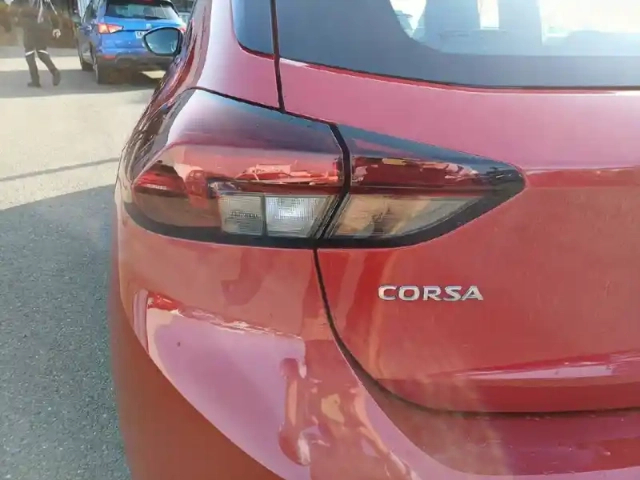 Opel Corsa 1.2 turbo 100 ch bvm6 — photo 17
