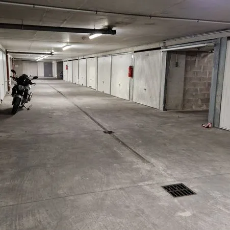 Box Garage pour scooter ou moto 13008