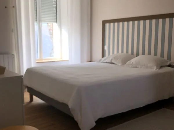 Chambre confortable dans maison familiale