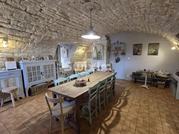 Maison 9 pièces 219 m²