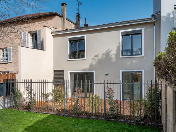 Lyon MONTCHAT - Maison rénovée à neuf 5 pièces · 120 m² · Terrasse · Garage - Cave