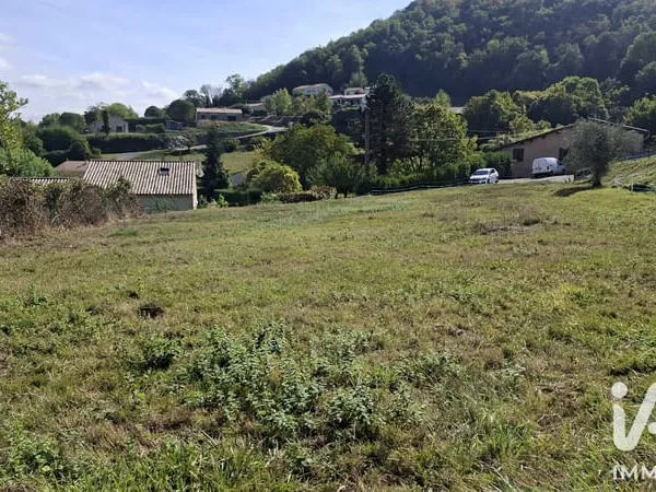 Terrain 708 m²