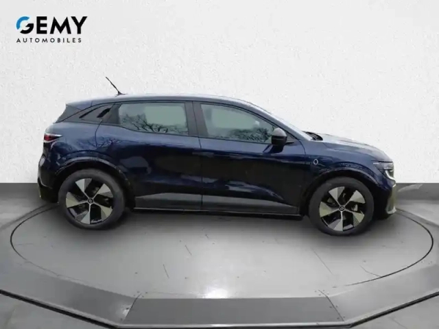 Renault Megane e-tech ev60 220 ch super charge — photo 4
