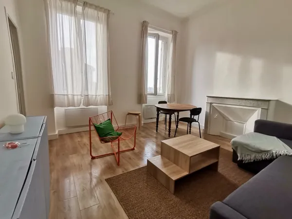 Loue appartement 34m² Marseille, disponible du 1er octobre (possible mi septembre) jusqu'à fin juin