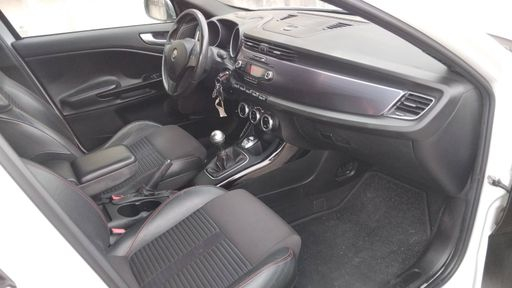 Alfa Romeo Giulietta 2.0 JTDm 140 - Distinctive – 2012 – 121144 km – Diesel – Boîte Manuelle — photo 18