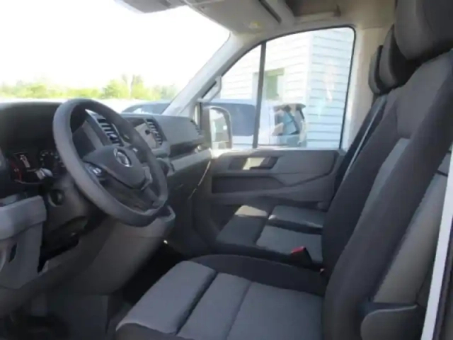 Volkswagen Crafter fg 35 l3h3 2.0 tdi 140ch business traction bva8 — photo 10