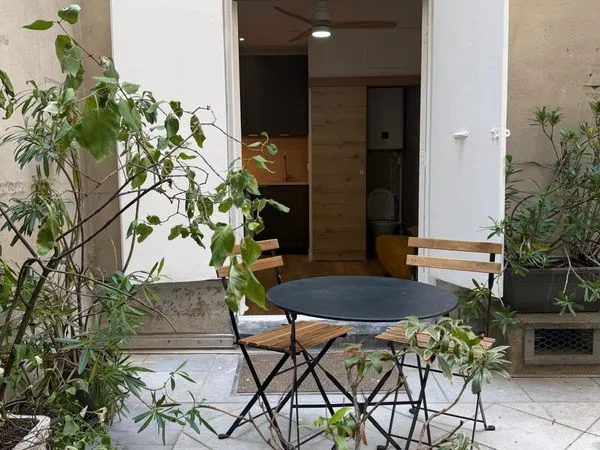 Charmant studio 12m2 entièrement rénové - Terrasse sur cour arborée - Paris 16 (mirabeau - molitor -