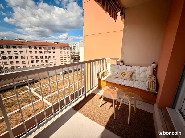 Appartement t3 proche république avec terrasse, cave et parking