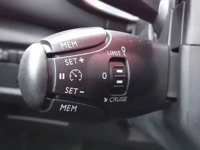 Citroën C5 Aircross hybride rechargeable 225 e-eat8 — photo 40