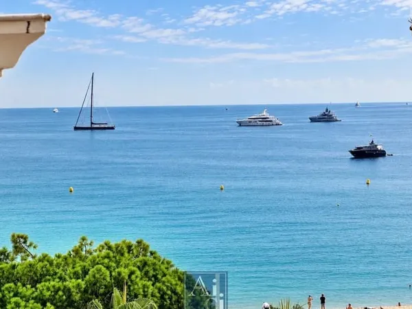 CANNES BANANE - CARRÉ D'OR | VILLA SUR LE TOIT