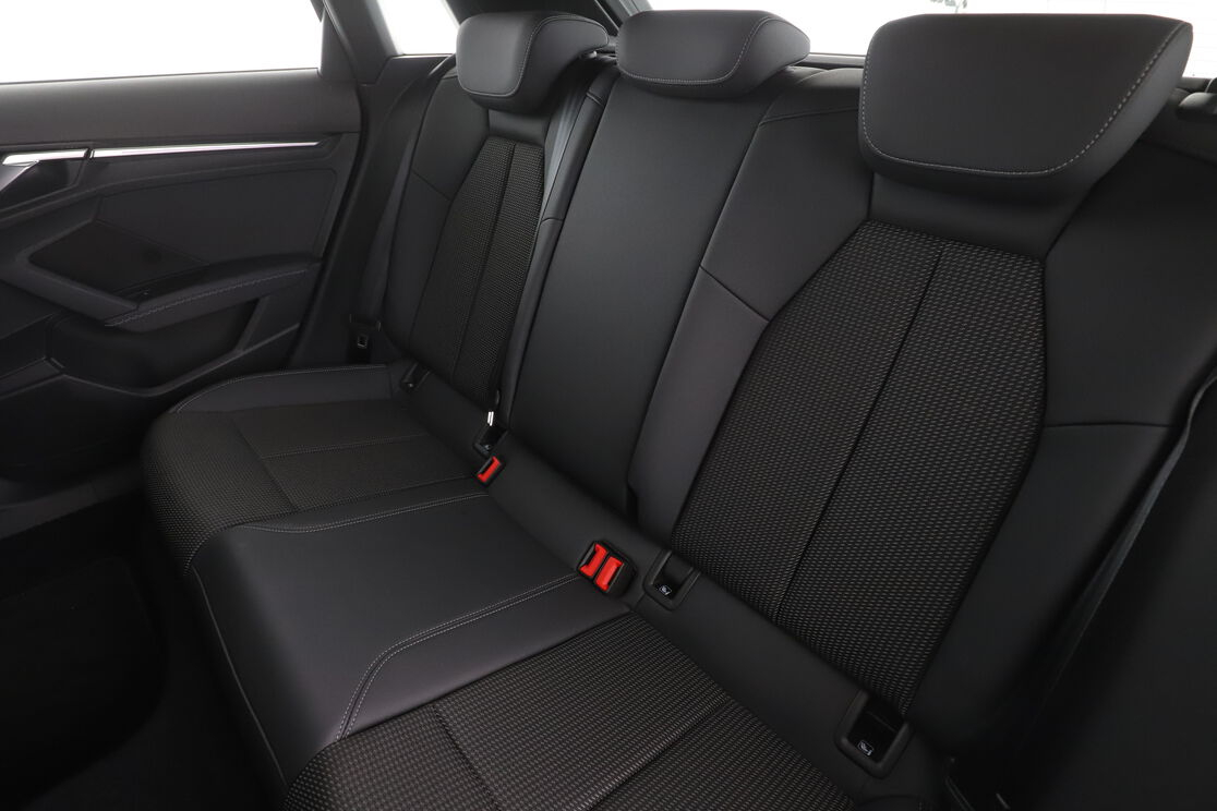 Audi A3 Sportback 35 TFSI mHEV S Line S Tronic 7 — photo 13