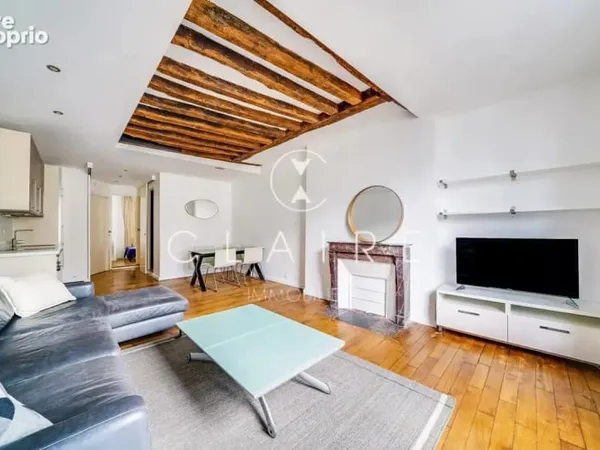 Appartement de charme Place des Vosges 2 pièces lumineux au coeur du Marais