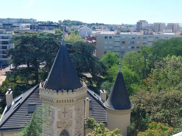 grand T3 meublé Villeurbanne place Grandclément