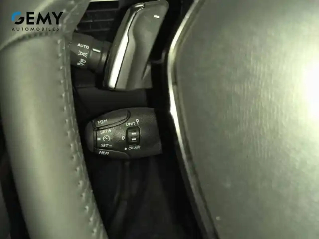Peugeot 2008 hybrid 145 e-dcs6 — photo 15