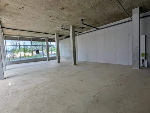 Mûrs commerciaux 186m2 - Brut de Béton - Rennes