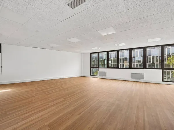 Bureaux 820 m²