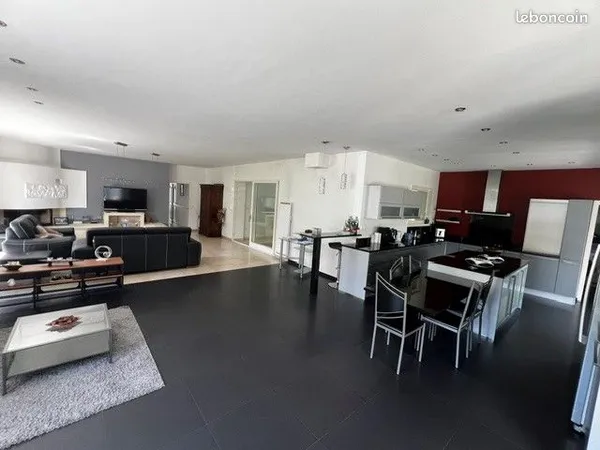 Maison de plain-pied contemporaine - 230 m² sur parcelle de 2700 m²