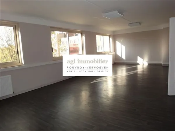 Local professionnel 76 m²
