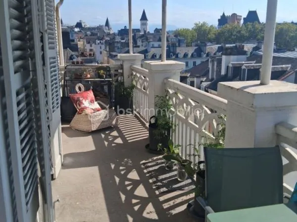 PAU CENTRE - DERNIER ETAGE -TERRASSE 18 m2- ESPRIT 'ROOF TOP'