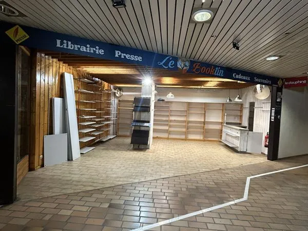Local 36m2 Centre Commercial Le Serre d'Aigle