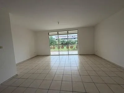 Appartement À Louer - CDB E 03