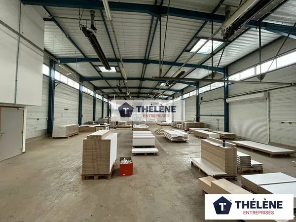 Local industriel 1255 m²