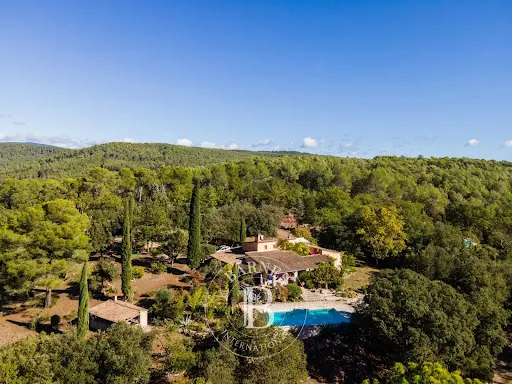 Propriété 13 pièces 300 m²
