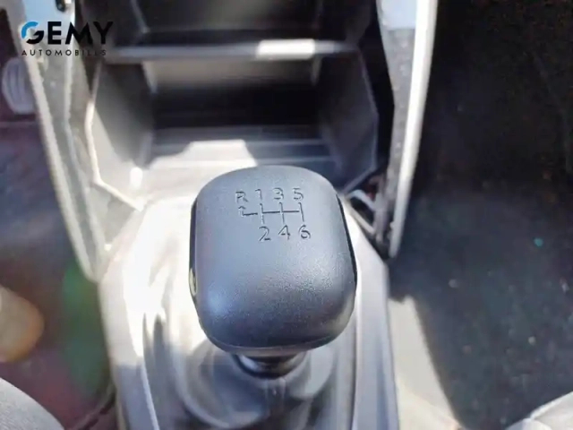 Peugeot 208 puretech 100 s&amp;s bvm6 — photo 16
