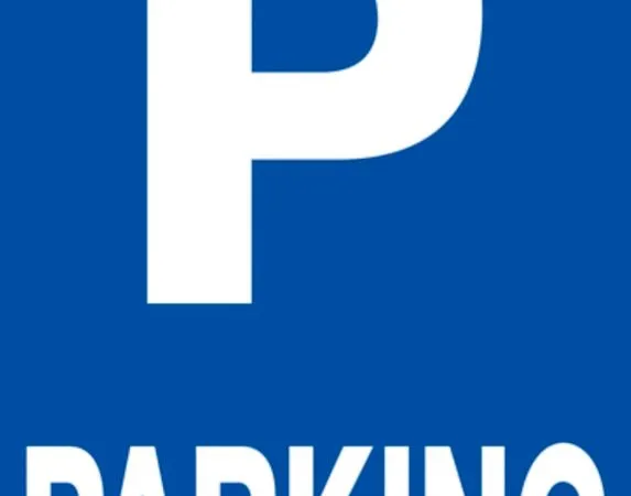 Location de 2 places de parking extérieures sécurisées - Véhicules, utilitaires, camping-car