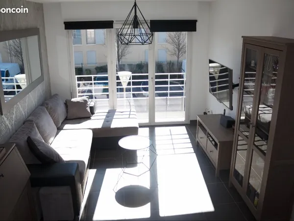 T2 MEUBLÉ DE 45 m² AVEC TERRASSE ET PARKING PRIVATIF - PEYROLLES-EN-PROVENCE