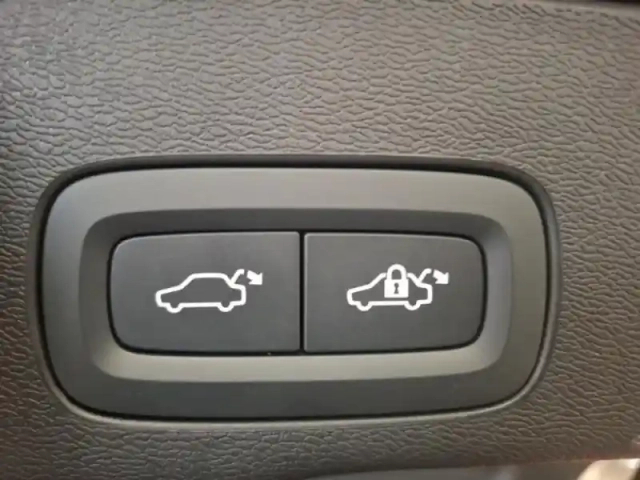 Volvo Xc60 t6 hybride rechargeable 253 + 145ch plus style dark geartronic 8 awd — photo 12