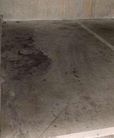Place parking en sous sol / accès sécurisé et caméras