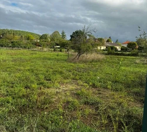 Terrain à Antonne-et-Trigonant
