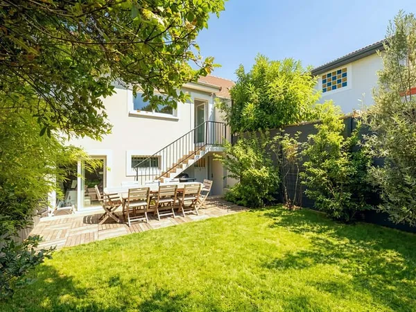 Maison familiale de 137 m² avec jardin, cave et garage