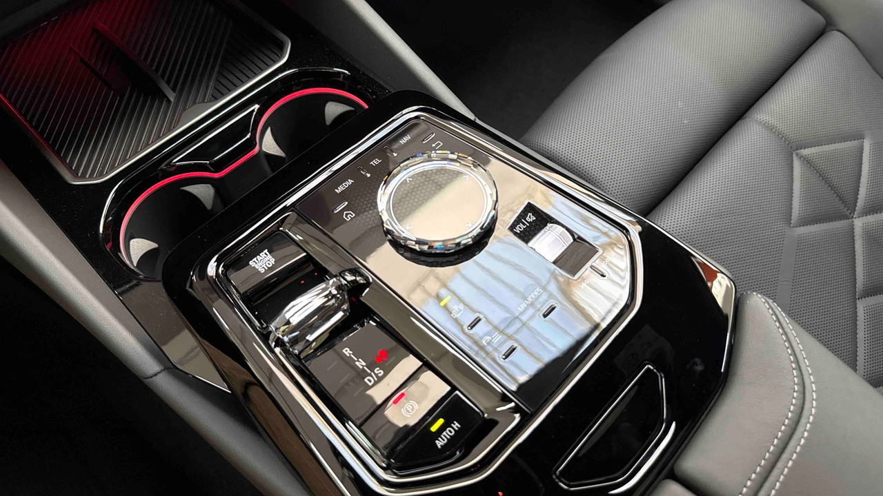 BMW 550e xDrive PHEV 489 ch BVA8 — photo 14