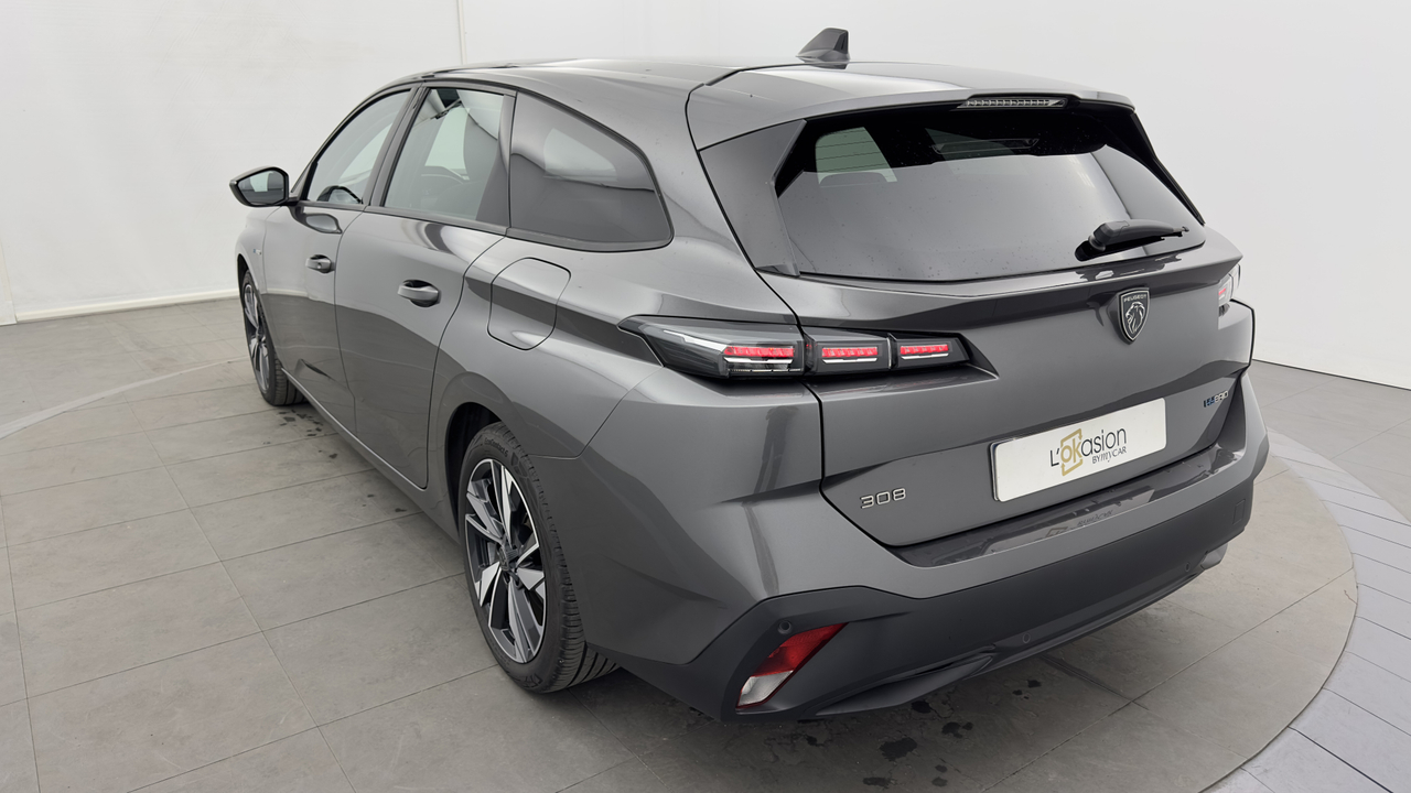 Peugeot 308 SW PHEV 180 e-EAT8 — photo 3