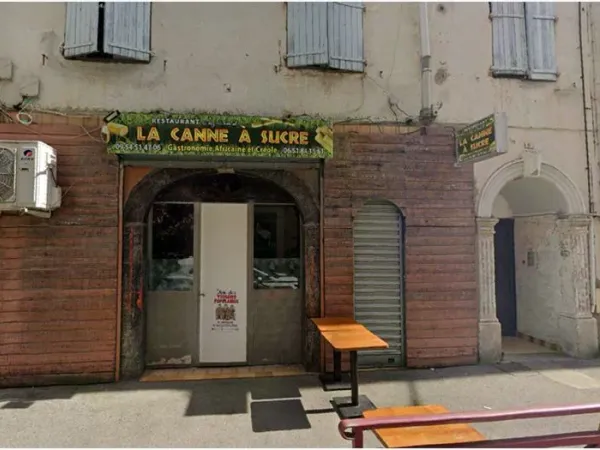 Local 1 pièce 128 m²