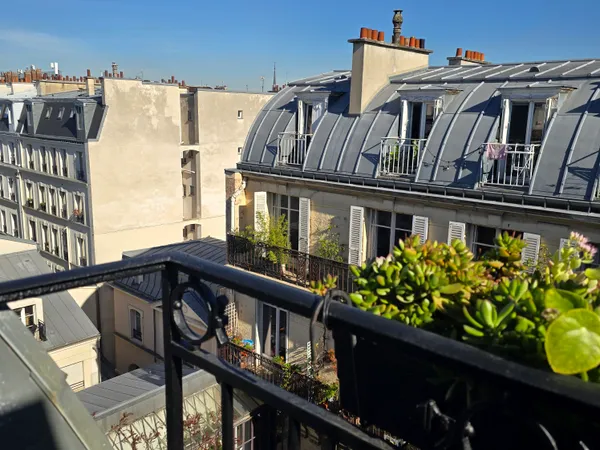 PARIS 10e — STUDIO MEUBLÉ AVEC BALCON, BAIL CIVIL (HORS RÉSIDENCE PRINCIPALE)