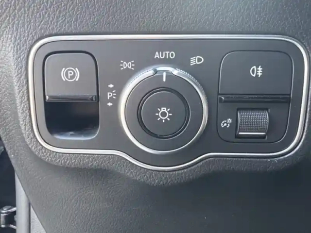 Mercedes Gla 200 d progressive line — photo 17
