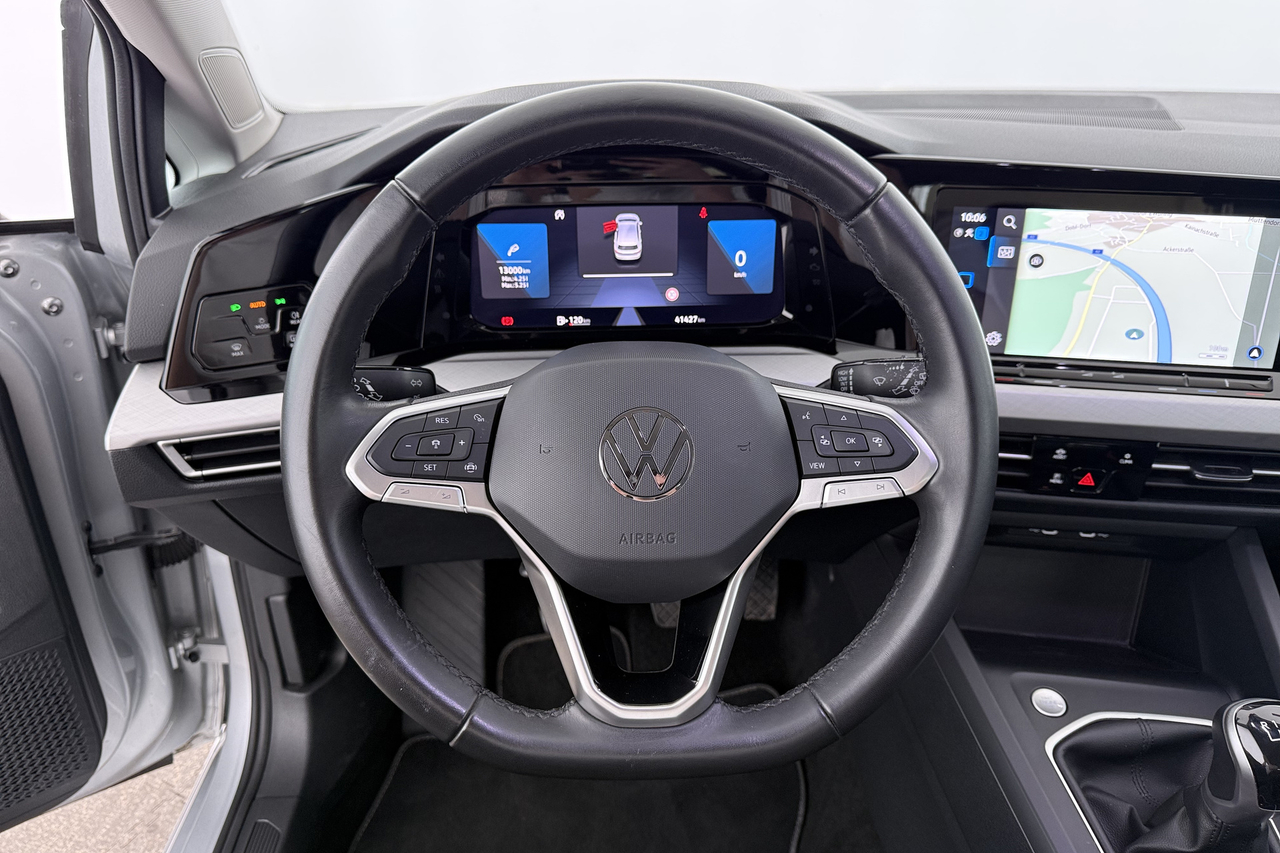 Volkswagen Golf 8 — photo 19