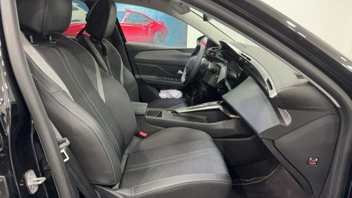 Peugeot 308 1.5 BlueHDi 130 EAT8 - Allure – 2025 – 53500 km – Diesel – Boîte Automatique — photo 11