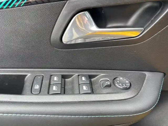 Peugeot 208 electrique 50 kwh 136ch — photo 38