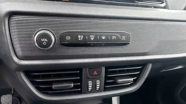 Ford Transit courier ca 1.5 ecoblue 100 bvm6 — photo 9