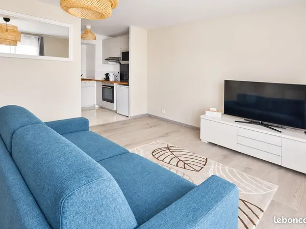 Studio rénové avec balcon - 31 m² - Évry-Courcouronnes