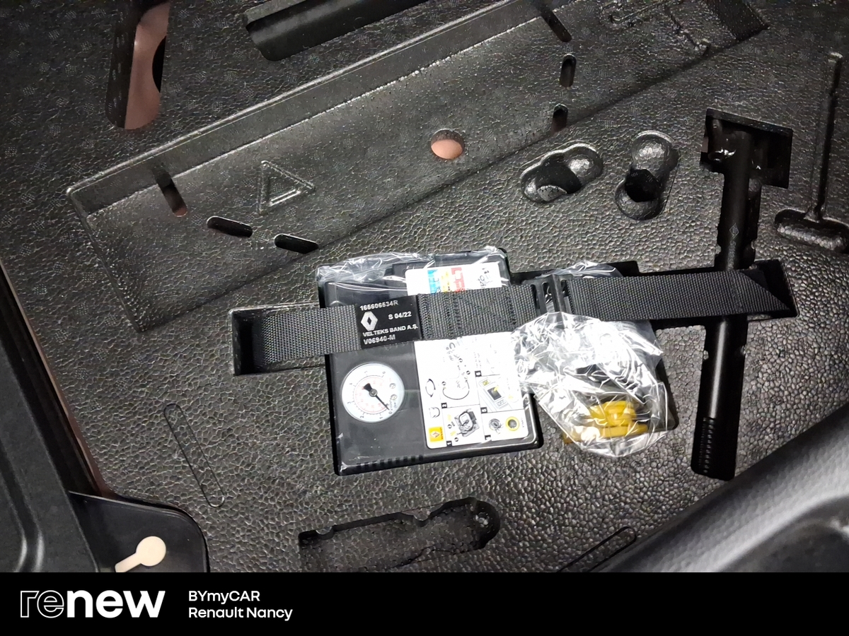 Renault Clio E-Tech 140 - 21N — photo 16