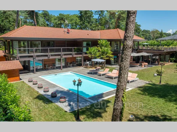 Villa 9 pièces 330 m²