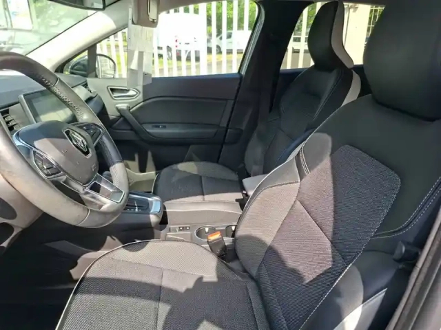 Renault Captur blue dci 115 edc — photo 23