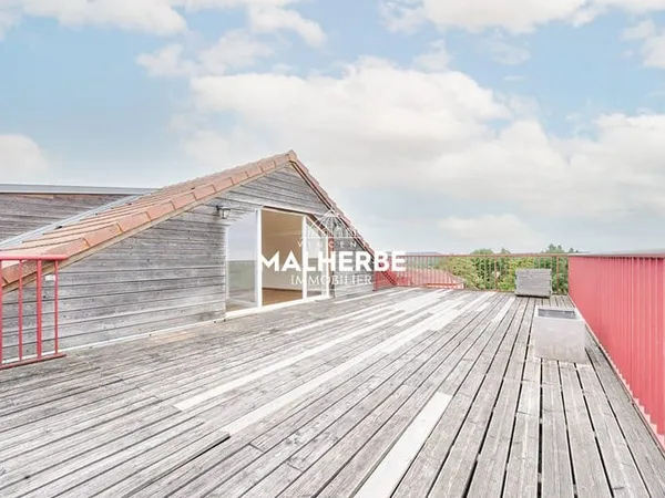 DERNIER ETAGE ET AMBIANCE LOFT
