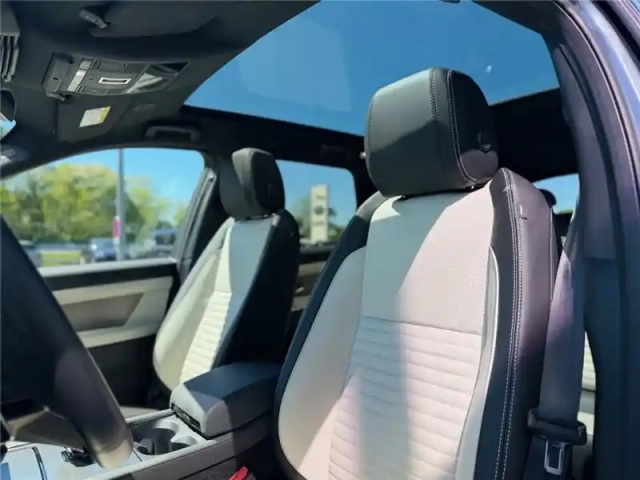 Land Rover Discovery Sport p270e phev awd bva — photo 30